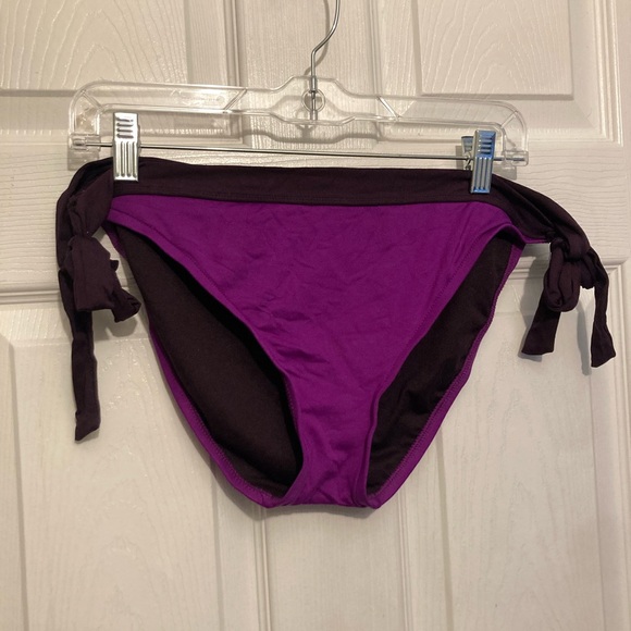 ⭐️⭐️ Mossimo purple bikini bottoms - Picture 1 of 3